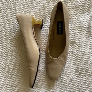 Block kitten heel, nude pumps